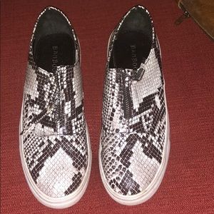 Rattlesnake sneakers. Size 6.5.
